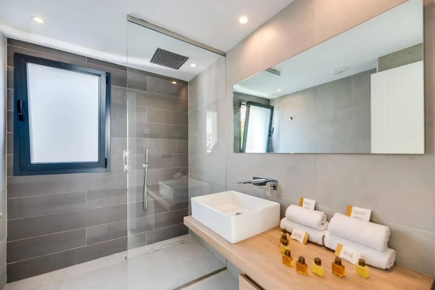 New Luxury 4Br Villa Pool, Bbq Estepona