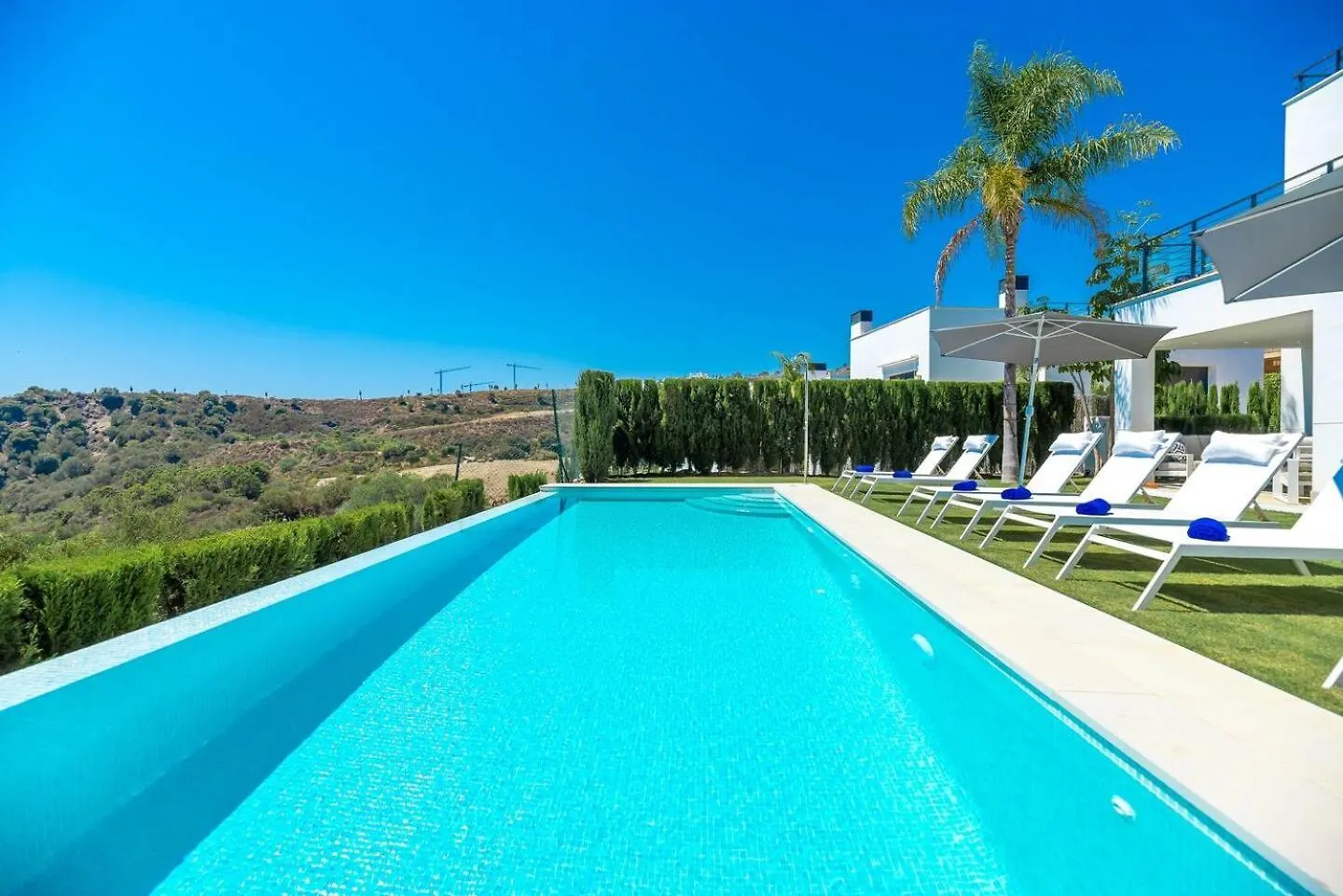 New Luxury 4Br Villa Pool, Bbq Estepona